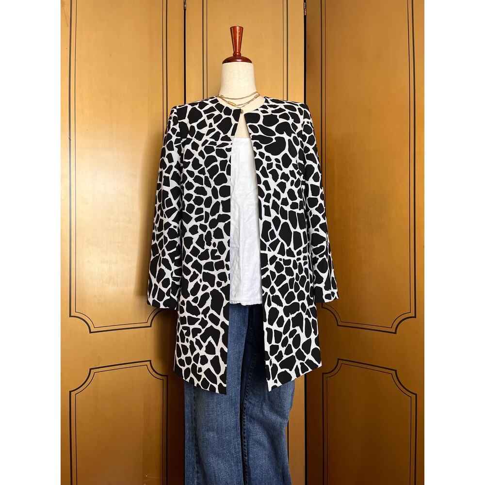 Vintage jacket with black and white giraffe print, size 4